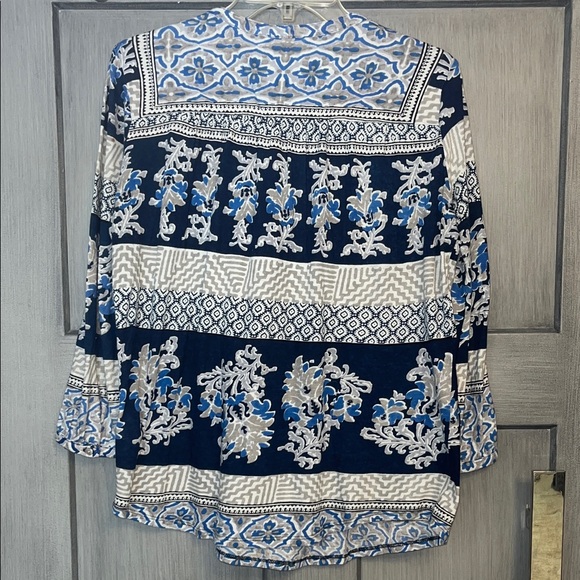 Lucky Brand Navy and White Patterned Blouse size medium lightweight - Picture 6 of 6